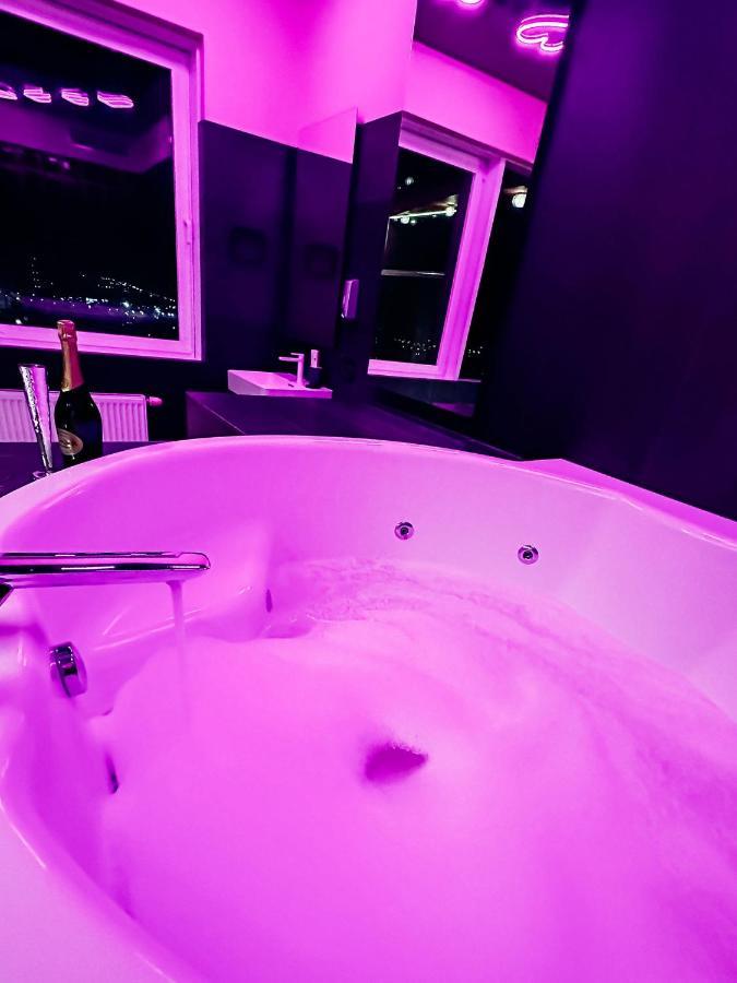 Sky Deep Jacuzzi 30 Floor Apartment Klaipėda Exterior foto